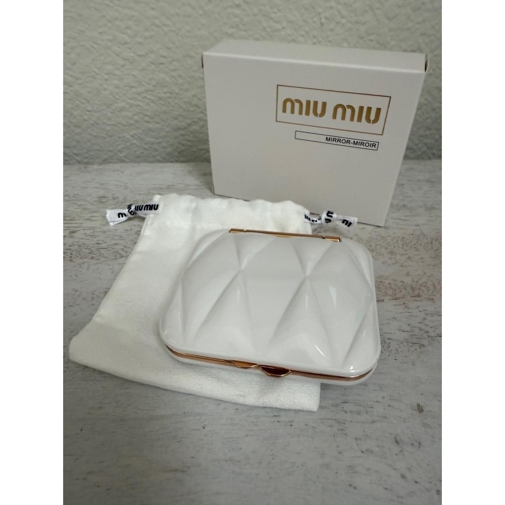 NIB Miu Miu White Quilted Compact Mirror - Picture 3 of 4